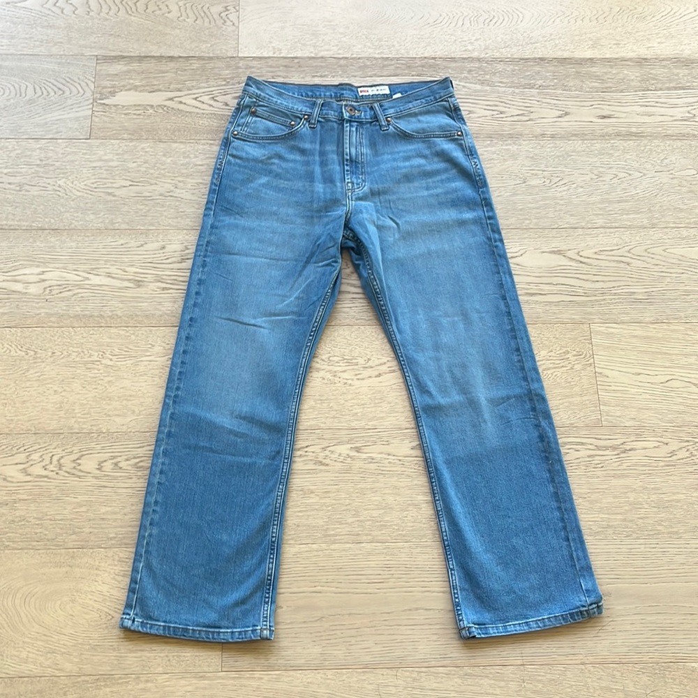 Wrangler relaxed boot fit jeans 32x30 color light blue